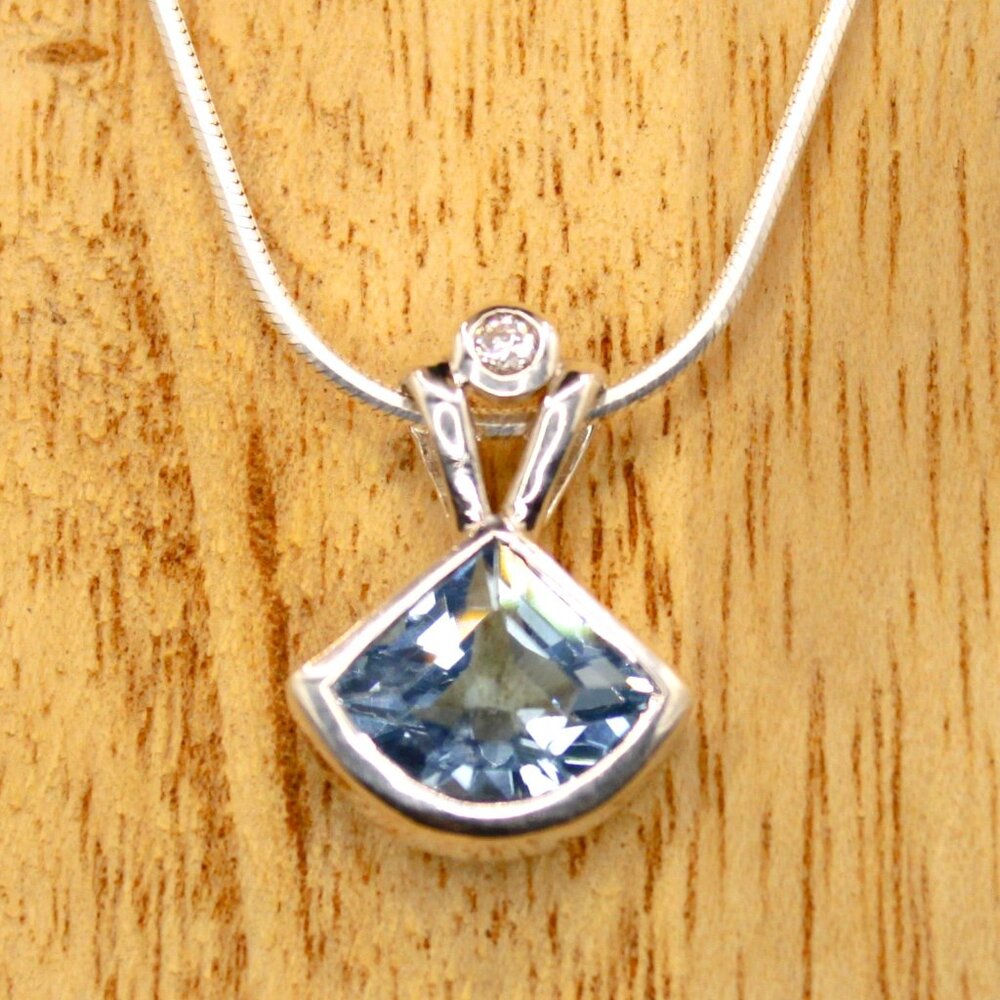 925 Italy Sterling Silver Swiss Blue & Clear CZ Retro Pendant Necklace Signed